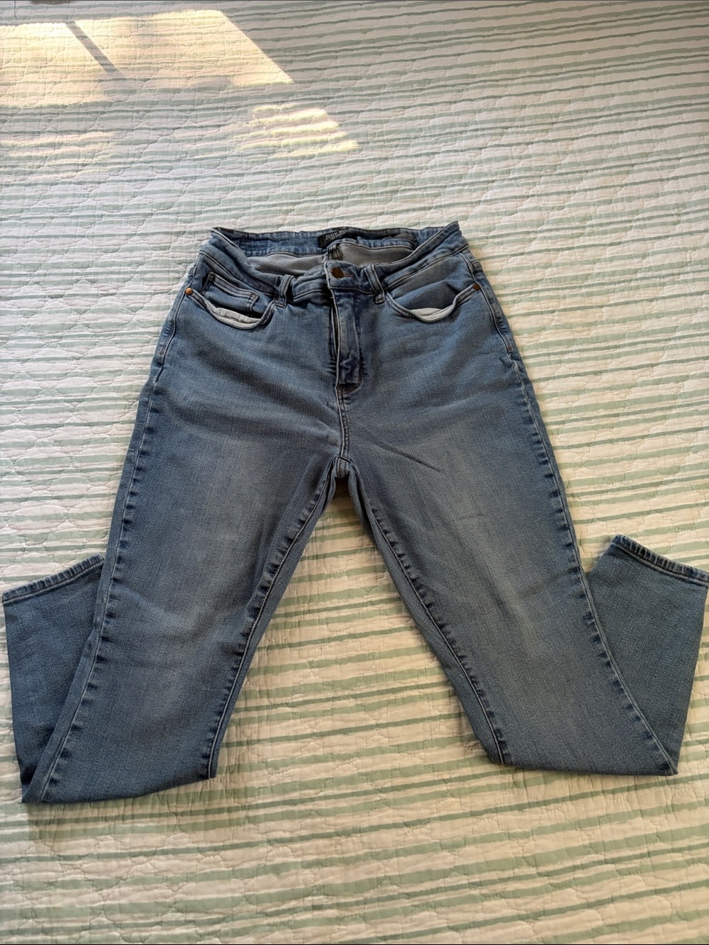 Judy Blue Mid-Rise Skinny Jeans in Light Blue Wash Skinny Fit